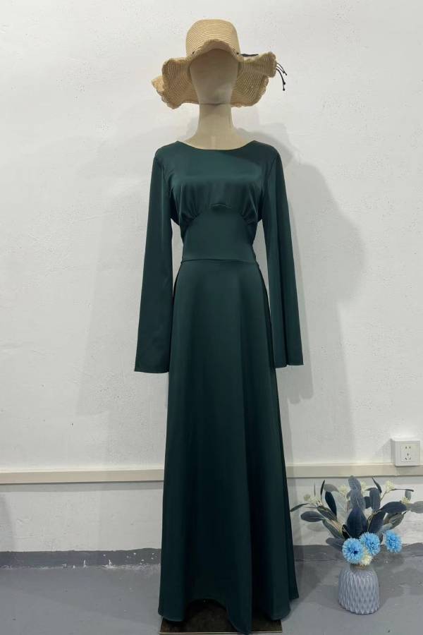 Long-sleeved waist-cinching pleated dress