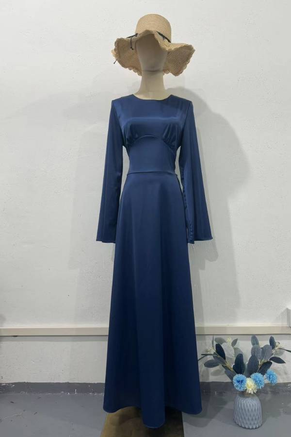 Long-sleeved waist-cinching pleated dress