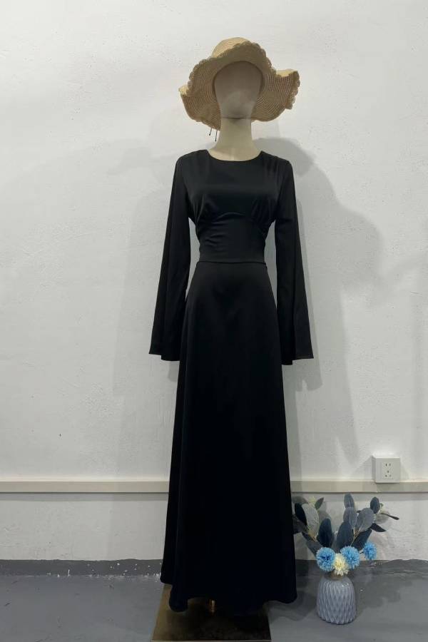 Long-sleeved waist-cinching pleated dress