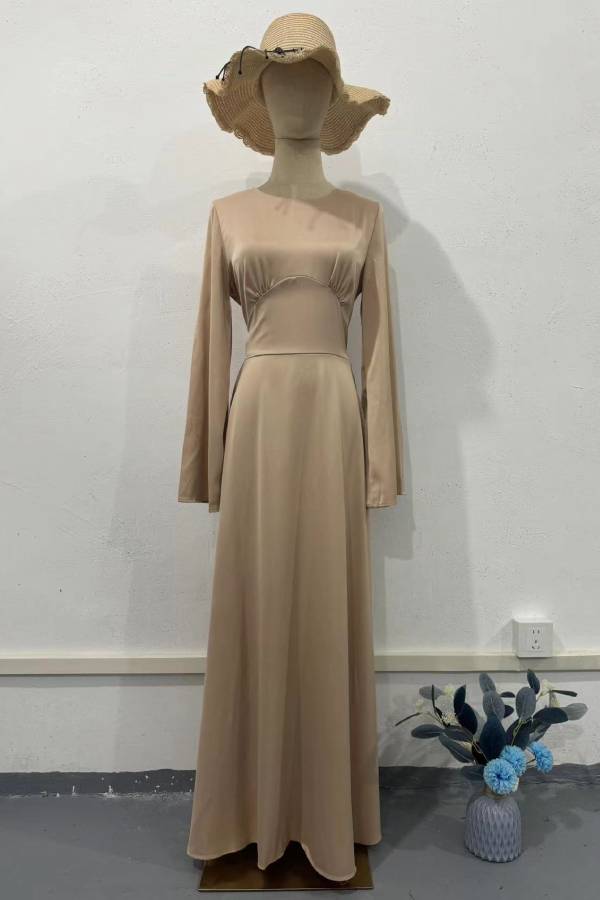 Long-sleeved waist-cinching pleated dress