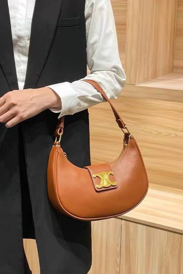 Retro metal buckle crescent bag