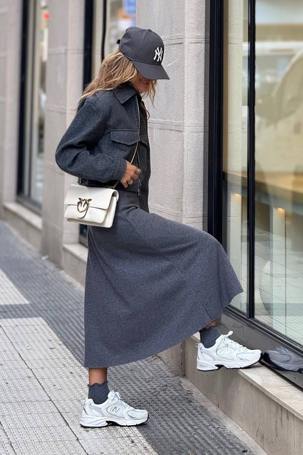 Flowy long knitted midi skirt