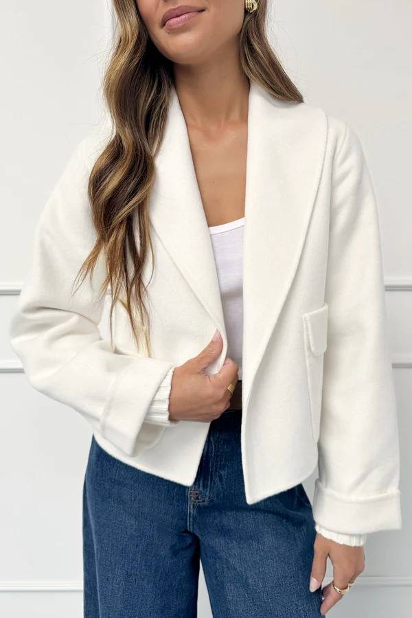 Short lapel wool coat
