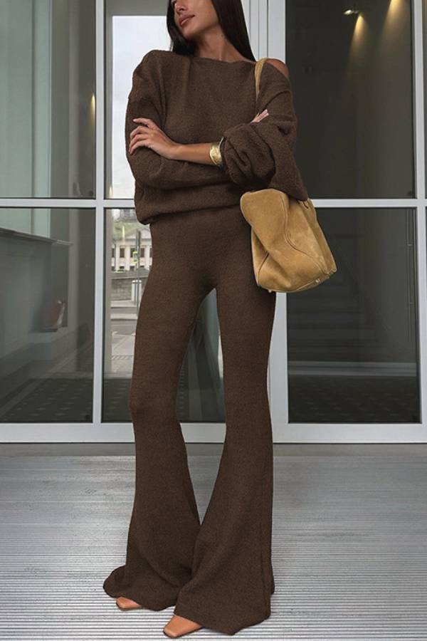 Off-shoulder knit flared pants suit