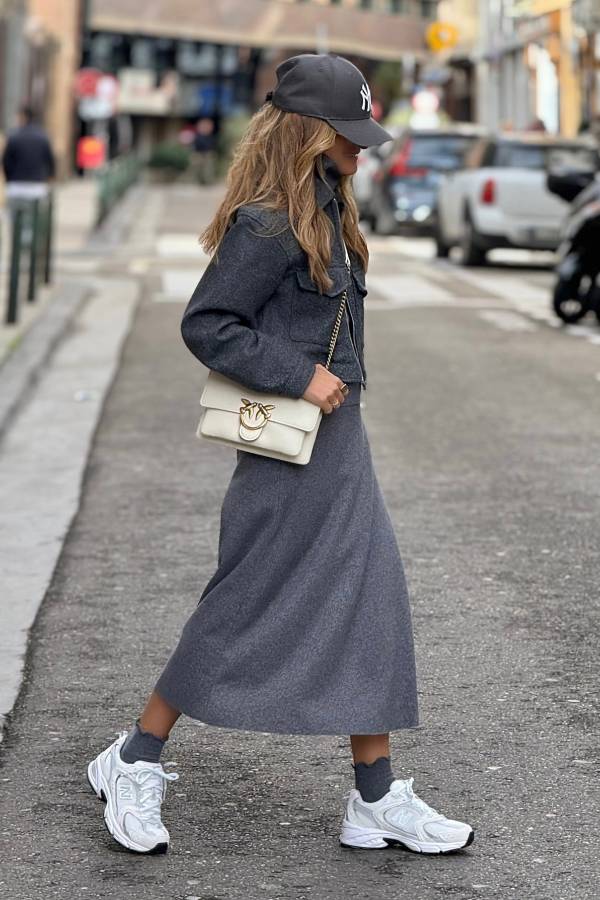 Short wool jacket with work pockets