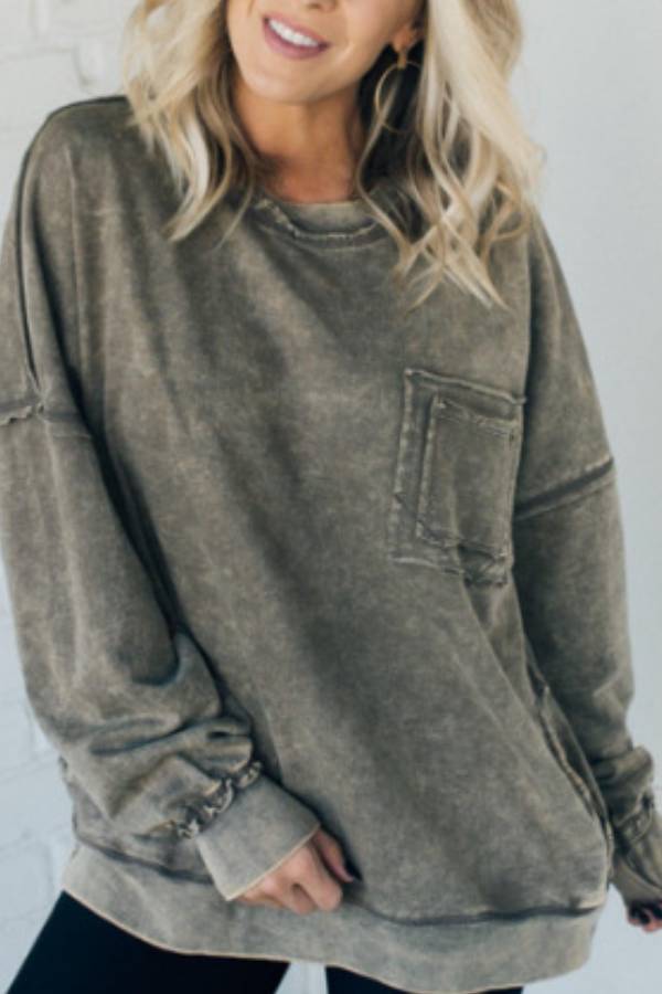 Distressed washed loose pocket sweatshirt