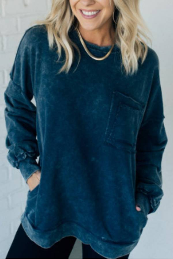 Distressed washed loose pocket sweatshirt