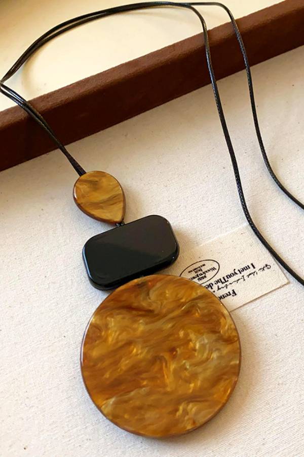 Vintage geometric resin pendant long necklace