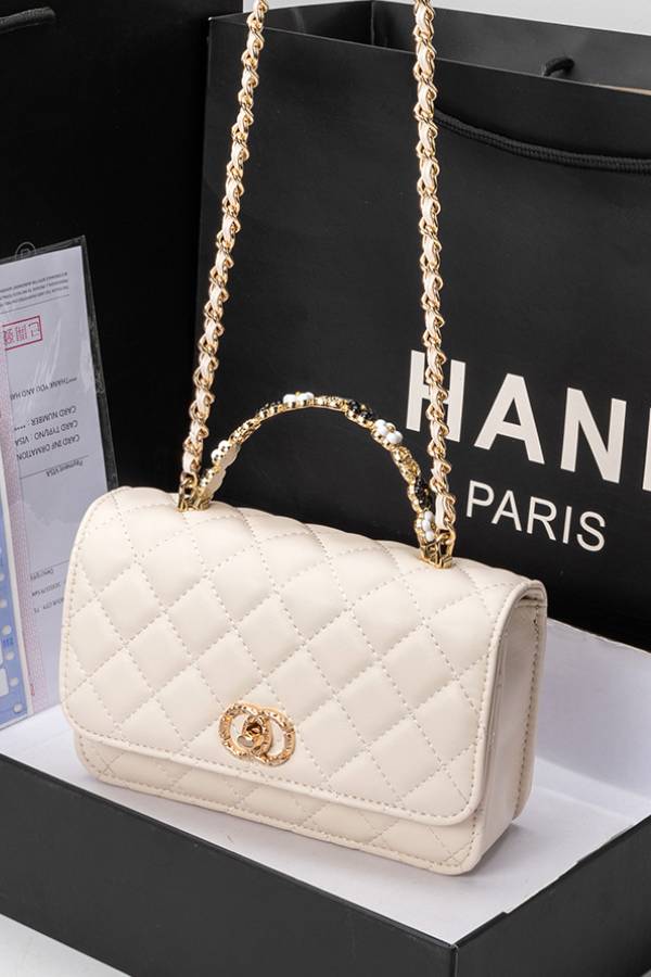 Classic cowhide quilted chain lock bag