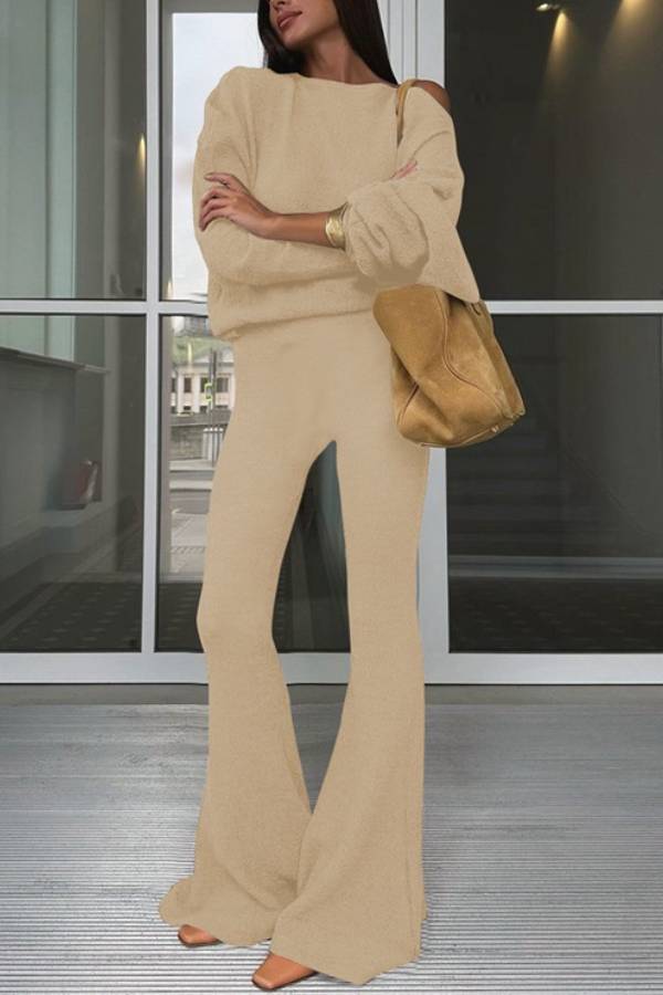 Off-shoulder knit flared pants suit