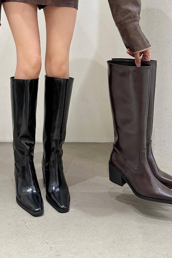 Retro pointed-toe chunky heeled high boots