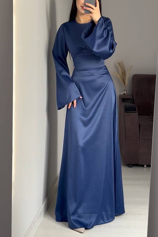Long-sleeved waist-cinching pleated dress